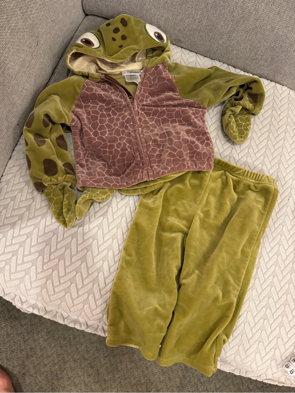 Disney Squirt the turtle from Finding Nemo vintage baby costume size 18 months